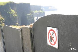 Irland 2006 - Cliffs of Moher - 200 Meter senkrecht abfallende Klippen - also nicht springen